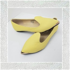 SHULLY&#39;S Buttercup Yellow Point Flats w/ Gold Tips - Yellow Flats - Shully&#39;s Yellow Point Flats - Pointed Gold Tipped Flats - Women&#39;s Flats