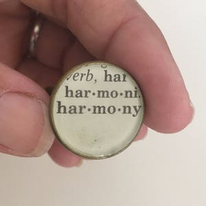 ANELLO HARMONY con parola dall'anello del dizionario inglese, colore bronzo, definizione dell'armonia inclusa, regalo ispiratore, regalo con bless