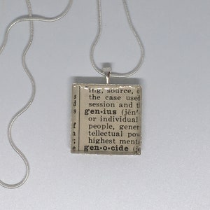 Collana di genio, dono di apprezzamento, per le donne intelligenti, da vecchio dizionario, carta riciclata, brillante moglie, gioielli unici, per le donne speciali