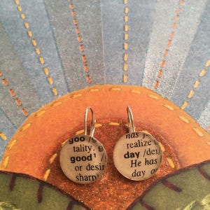 BUON GIORNO Orecchini d'argento, regalo di messaggio significativo, cheer up regalo, dizionario parola gioielli, orecchini di carta riciclata, gioielli di fascino di testo