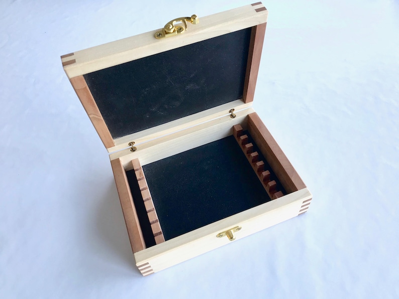 Straight razor storage box for seven razors. Handmade from Etsy