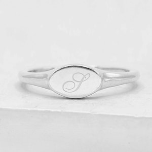 Signet Ring - Silver |  | Engraved Ring | Monogram Signet Ring | Initial Engraved Ring | Personalized Gift | R1059S