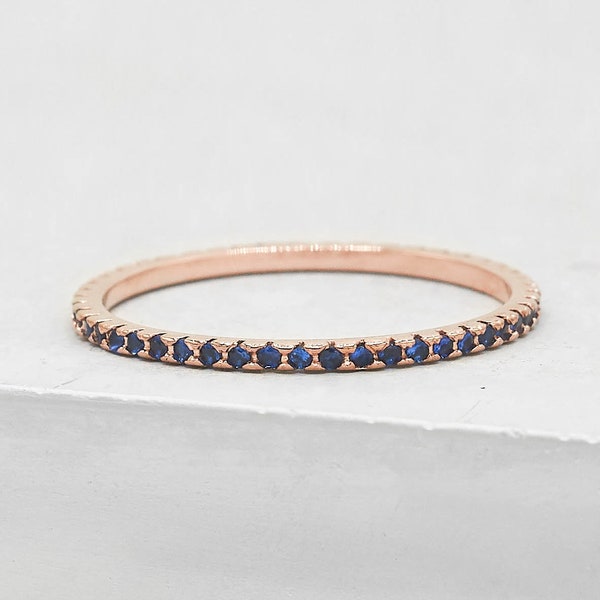 1,4 mm dünnes Eternity Band - Rosegold und Saphirblaue Steine | Eternity Ring | Saphir Ring | Ehering | Temporärer Ehering
