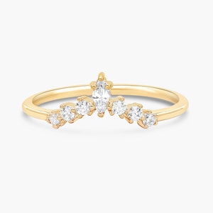 Anillo Marquise V - Anillo V Chevron - Anillo de piedra blanca - Anillo apilable con la piedra de nacimiento de abril