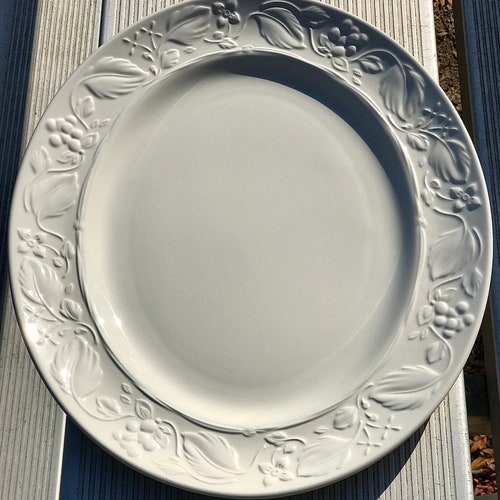 Retired Vintage 1998 WEDGWOOD Home Made in England AMWAY Raised Relief Embossed shops Edge White Porcelain 14.25