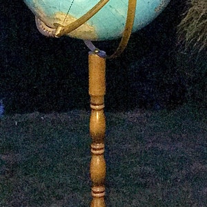 Vintage 1970er Jahre Antique George F. Cram Company Inc. 12 ”Durchmesser Bodenmontage IMPERIAL WORLD GLOBE Dark Hardwood Stand Made in U.S.A.