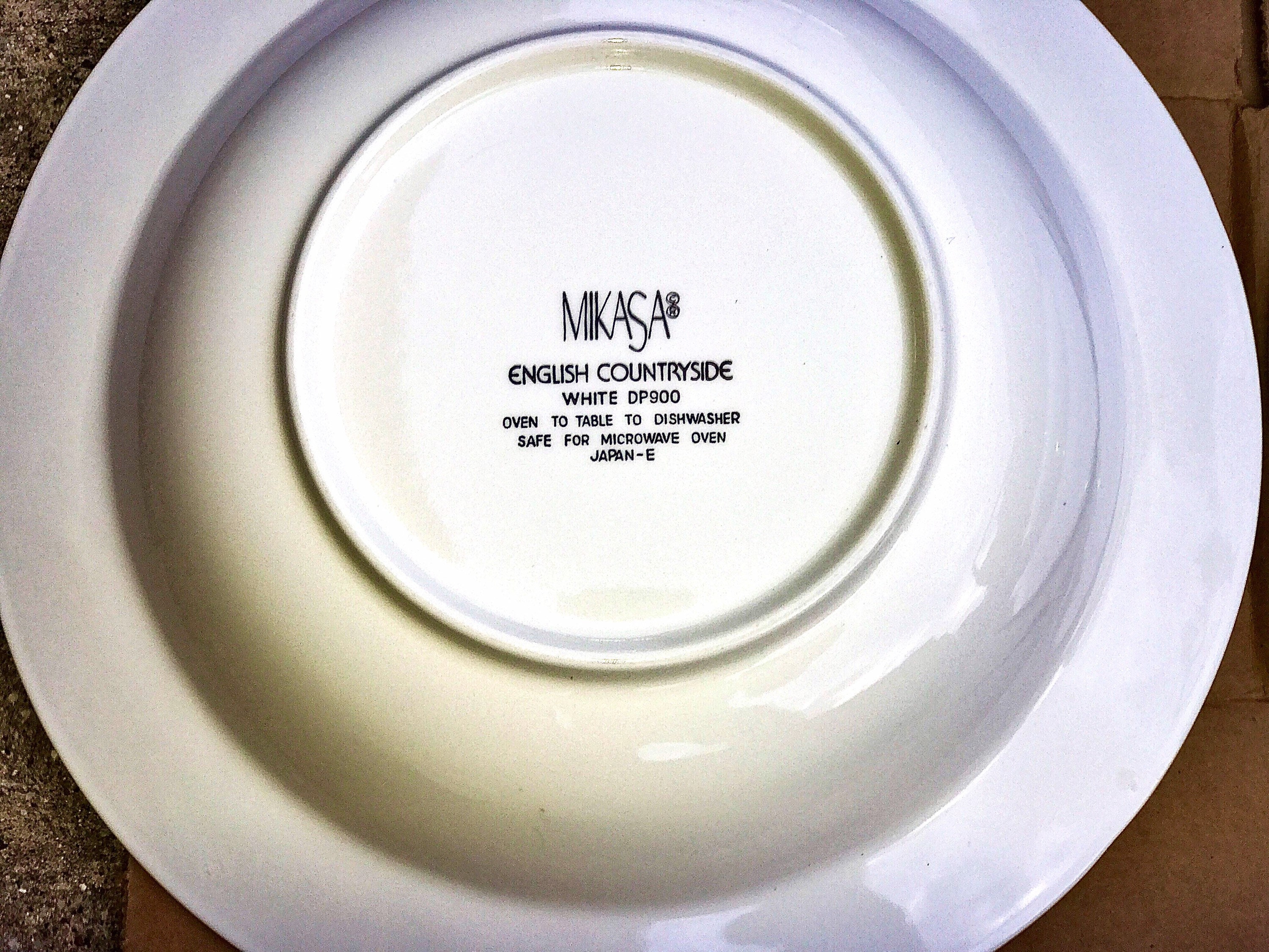 Vintage MIKASA ENGLISH COUNTRYSIDE Raised Relief Round Oven to Table to