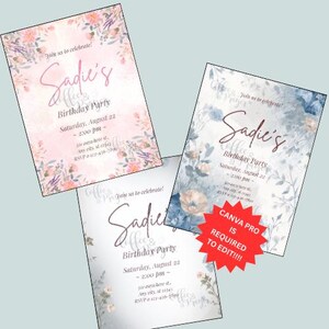 以下が含まれることがあります： 3つの誕生日パーティーの招待状。招待状には「Sadie's Coffee & Birthday Party」の文字とイベントの詳細が記載されています。1つの招待状にはピンクの花柄のボーダー、別の招待状には青い花柄のボーダー、3つ目には灰色の花柄のボーダーがあります。