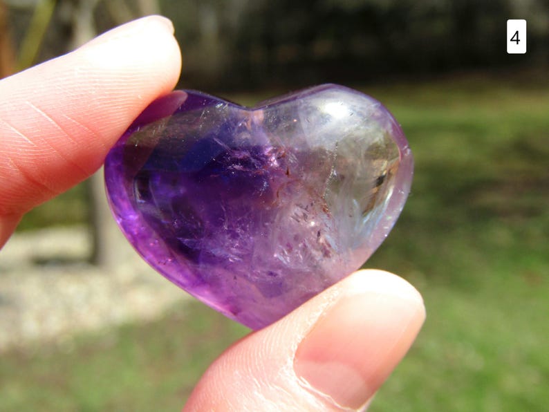 Corazón de cristal de amatista, tallado de corazón de cristal púrpura de amatista, pequeño regalo de cristal imagen 5