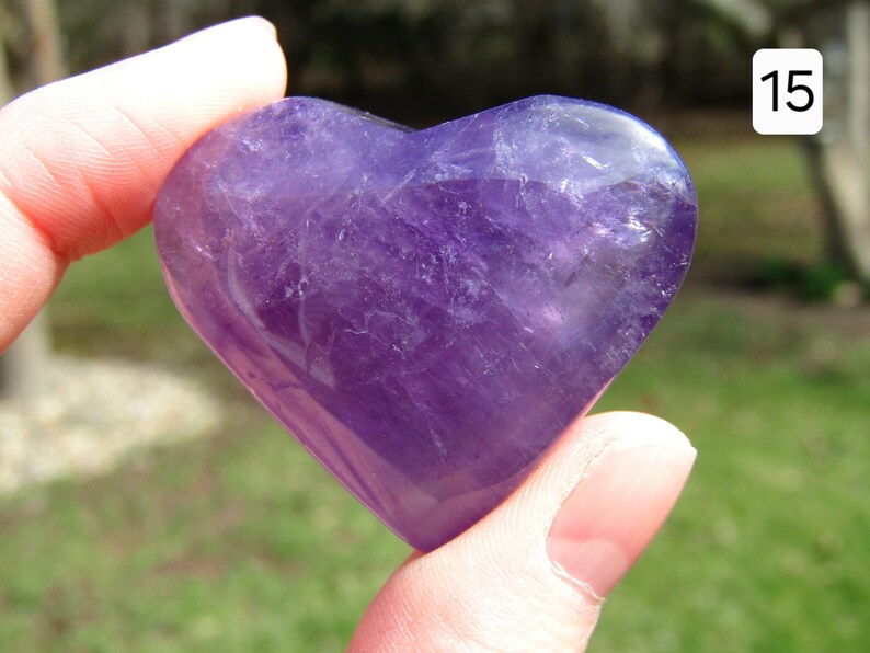 Corazón de cristal de amatista, tallado de corazón de cristal púrpura de amatista, pequeño regalo de cristal imagen 16