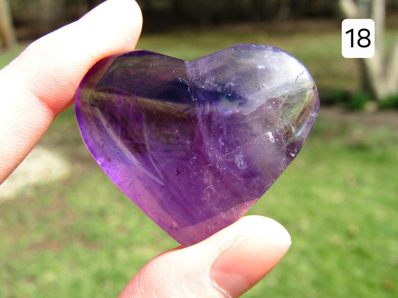 Corazón de cristal de amatista, tallado de corazón de cristal púrpura de amatista, pequeño regalo de cristal imagen 19