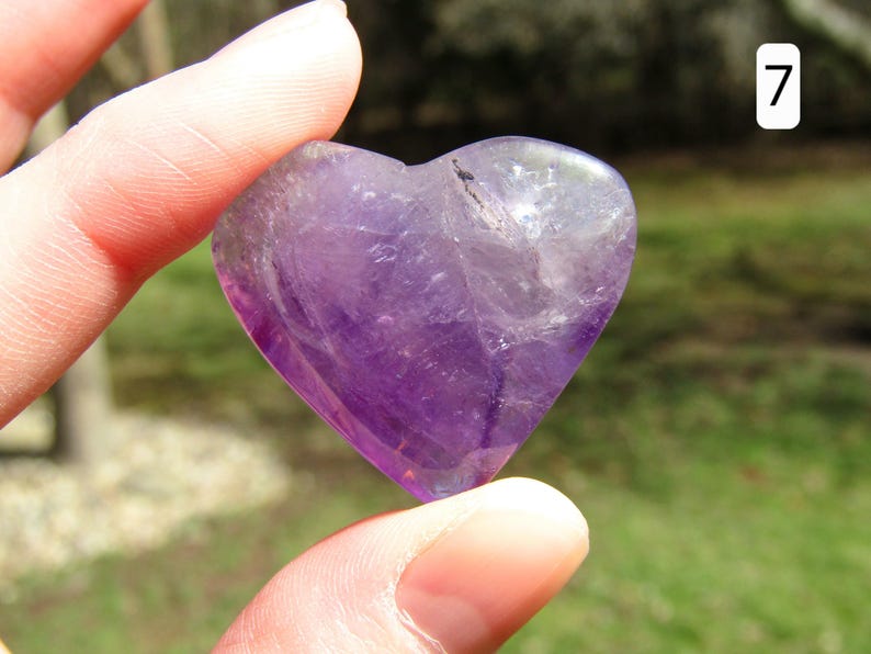 Corazón de cristal de amatista, tallado de corazón de cristal púrpura de amatista, pequeño regalo de cristal imagen 8