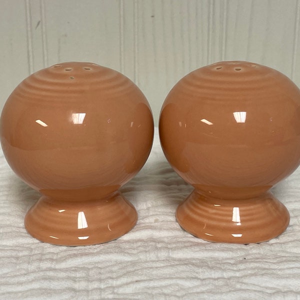 Fiestaware Retired salt and pepper shaker set Apricot Peach Fiesta Ware (2nd quality)