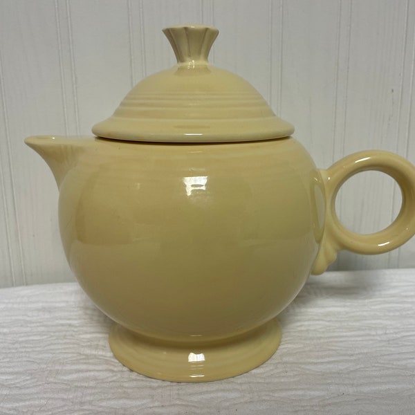 Retired Fiesta Ware Light Yellow post 1986 Large 40oz Teapot Tea Pot Fiestaware
