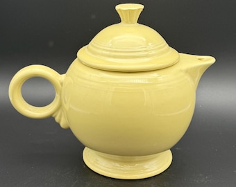 Retired Fiesta Ware Light Yellow post 1986 Large 40oz Teapot Tea Pot Fiestaware