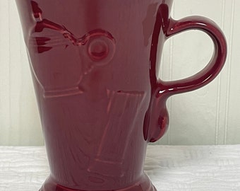 Taza con pedestal de latte Cinnabar de Fiesta Ware (modelo descatalogado) con iconos de Fiestaware.