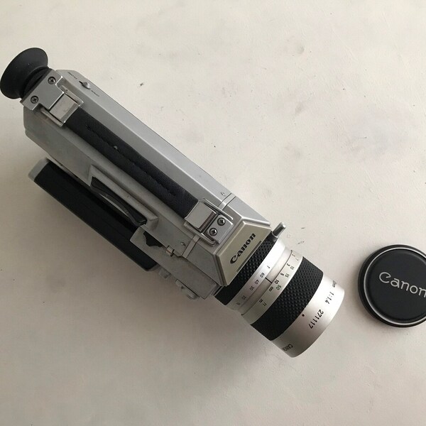 Canon Auto Zoom 814 / 8mm Camera