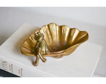 Vintage brass shell seashell clams romantic