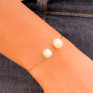 Bracelet jonc minimaliste en argent avec perles d'eau douce, bracelet réglable, bracelet jonc délicat, bracelet manchette délicat en argent