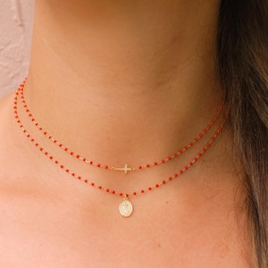 Collier minimaliste Virgen de Guadalupe, collier croix en or, bijoux catholiques, collier de perles vierges, cadeau de grand-mère, cadeau de fête des mères