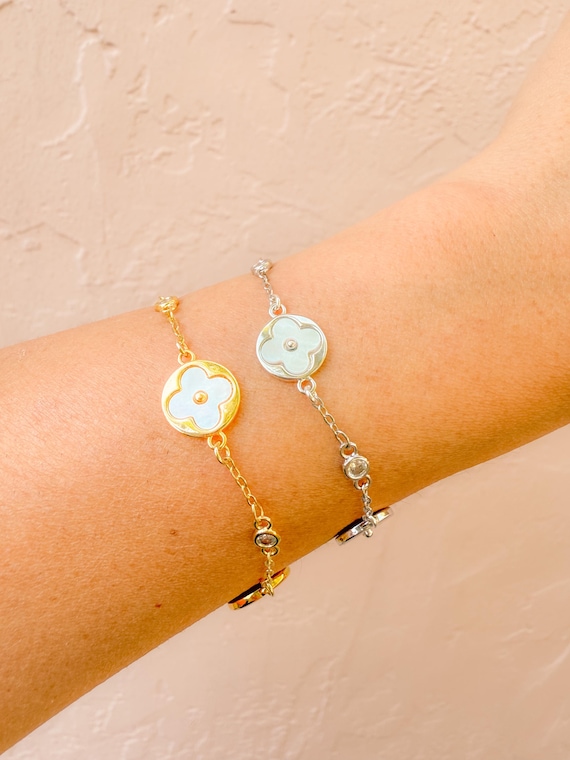 18金クローバーブレスレット プレゼントにも安心の日本製】 四つ葉のクローバーをイメージ