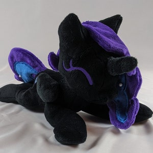 Peluche disquete inspirado en Nightmare Moon MLP