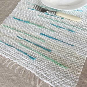 Juego de 2 manteles individuales de lino tejidos a mano, blancos con rayas aguamarina y menta, manteles individuales rústicos, 30 x 50 cm