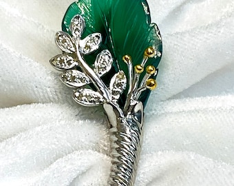 GREEN ONYX BROOCH Pin, Sterling Silver Onyx Brooch, Carved Green Onyx, Leaf Design Brooch pin, Saree Pin, Coat Pin, Collar Pin.