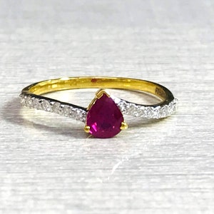 Minimalistischer Verlobungsring: 14k Goldband mit Pave-Diamant