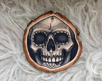 Wood slice with an original drawing of a sugar skull