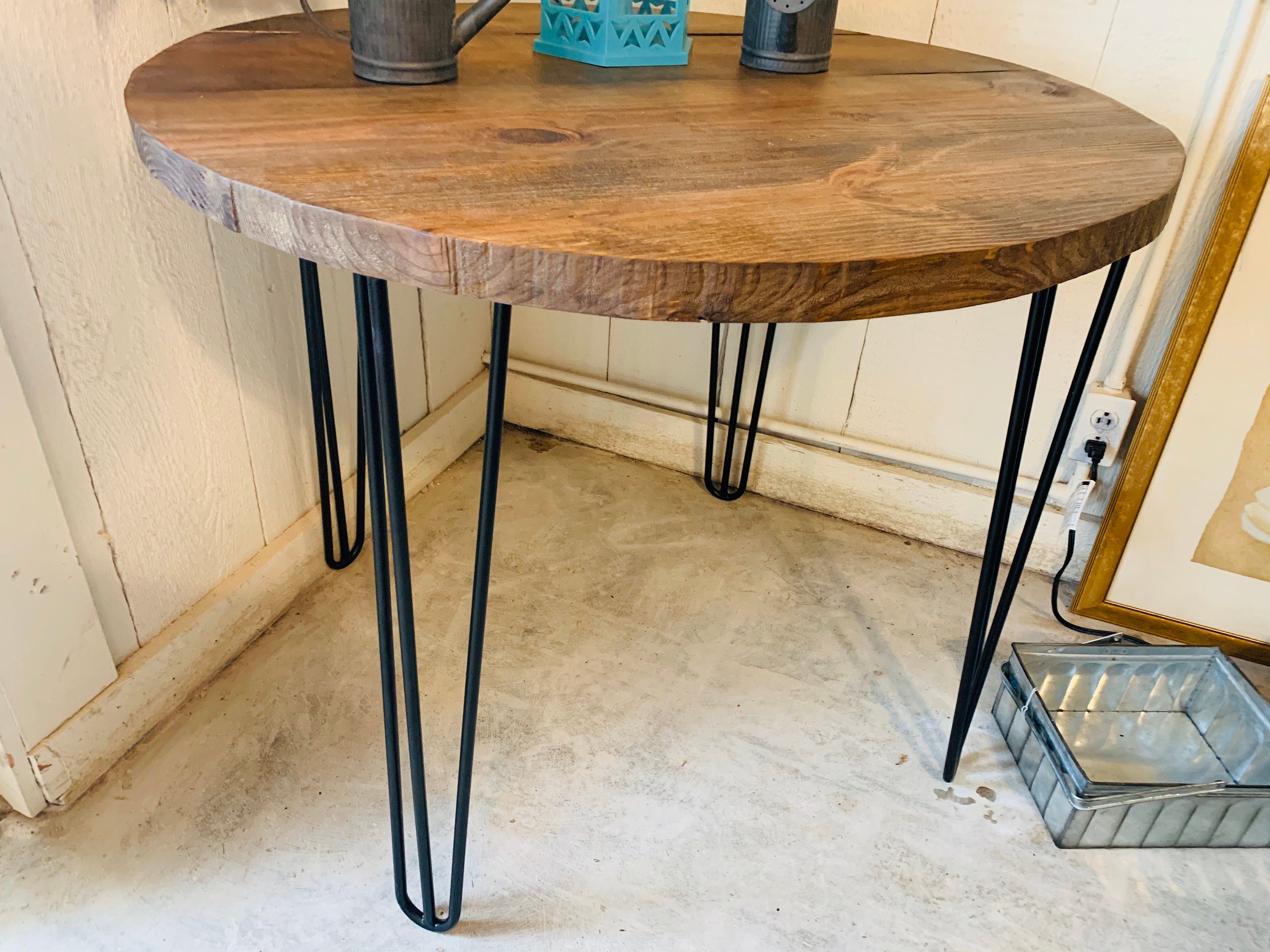 round kitchen table with hairpin legs