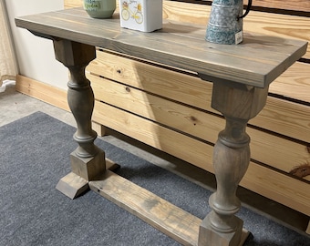 Turned Leg Wooden Console Table: Classic Gray Farmhouse Entryway Decor