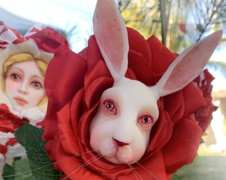 Alice in Wonderland non Talking flowers Queens Rabbit Character series by Sutherland For party props tea parties table decor