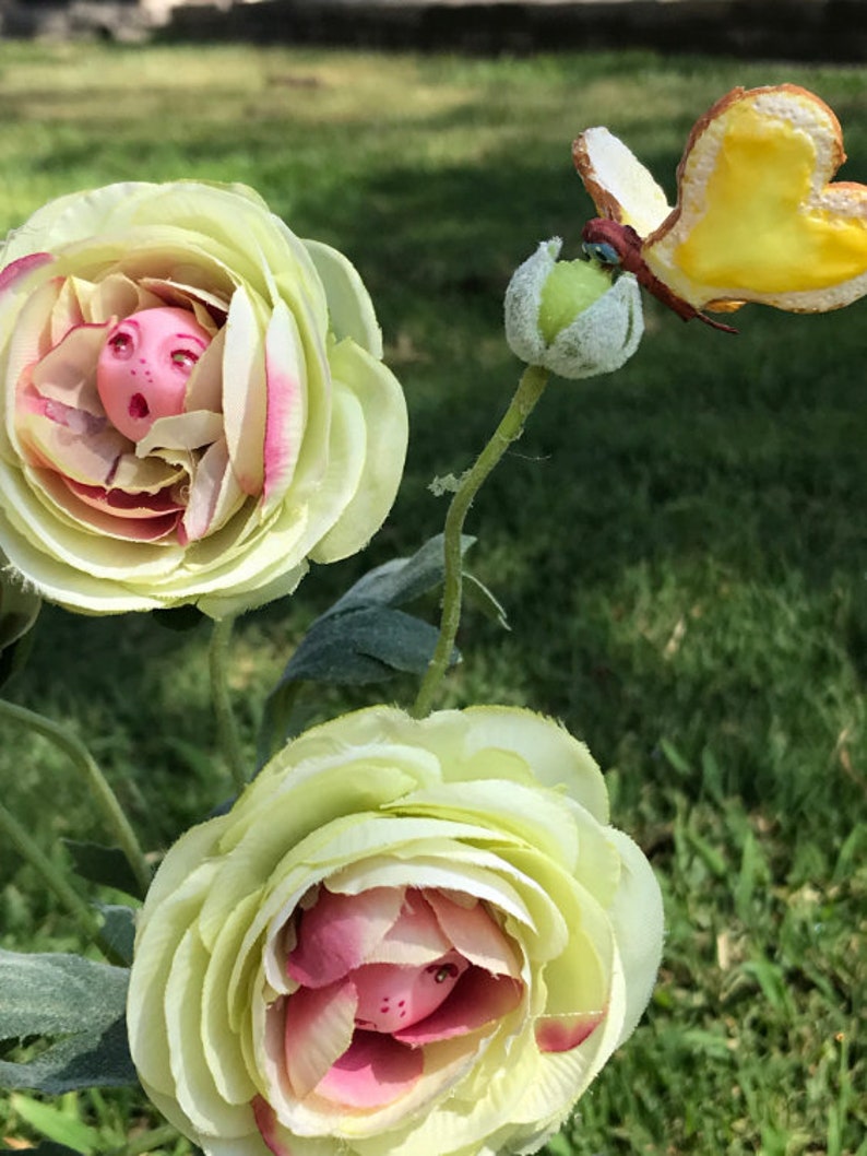 Alice in Wonderland non Talking Flowers Yellow ROSE BUDS w/ Bread and Butterfly By Sutherland image 3