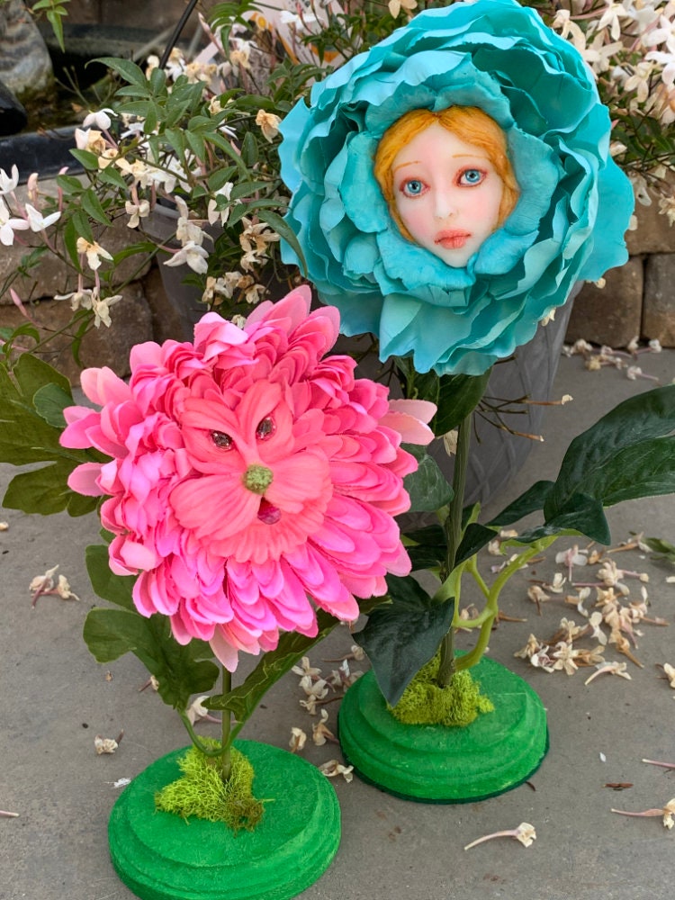 Alice in Wonderland (non) Talking Flowers 