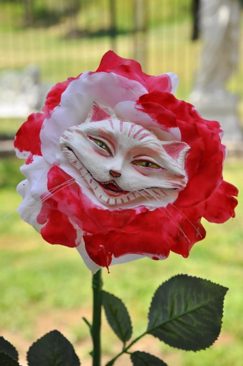 Alice in Wonderland nonTalking Flowers Painting Roses Red Series CHESHIRE Cat Flower SUTHERLAND Party Props / Displays for Tea Parties image 1