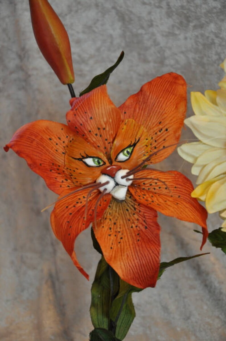 Alice in Wonderland nonTalking Flowers TIGER LILY SUTHERLAND image 1