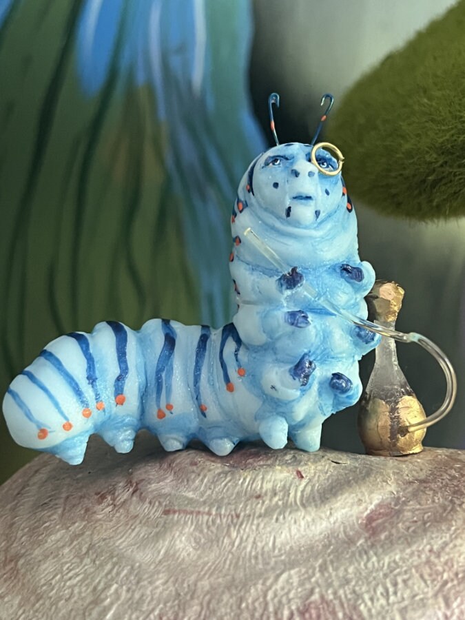 不思議の国のアリスのミニチュア「青い芋虫」サザーランド作 - Etsy 日本