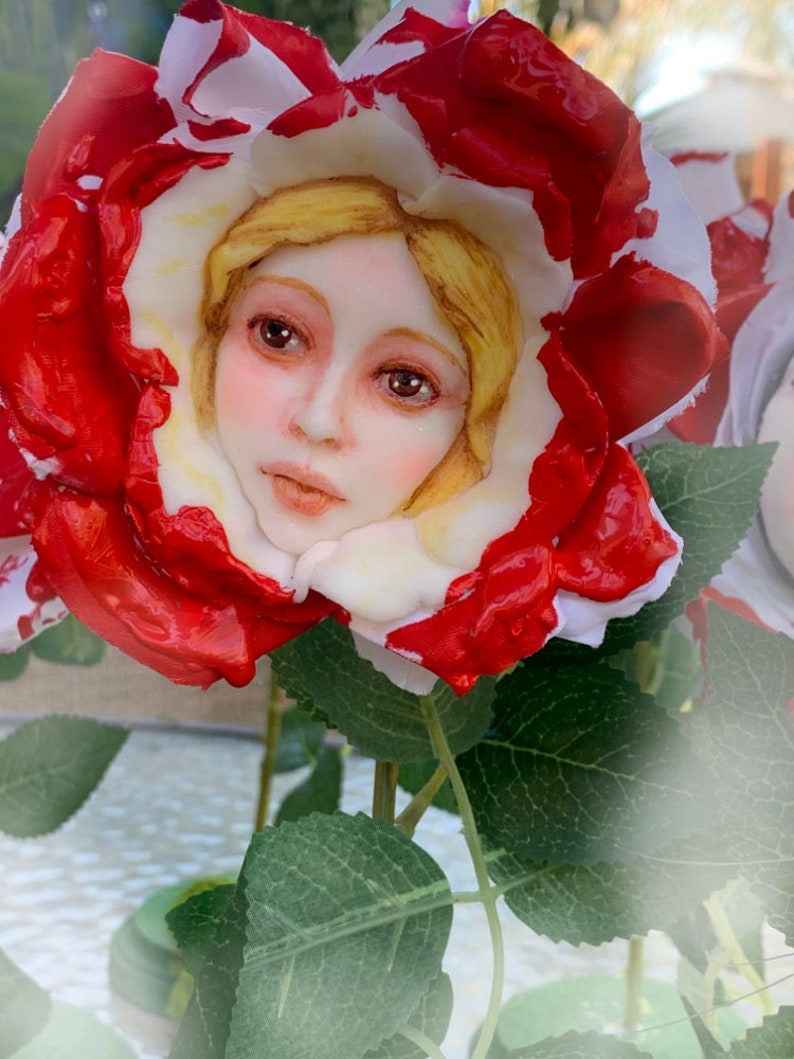 Alice in Wonderland nonTalking flowers Alice Painting the Roses Red Sutherland For party props tea parties table decor