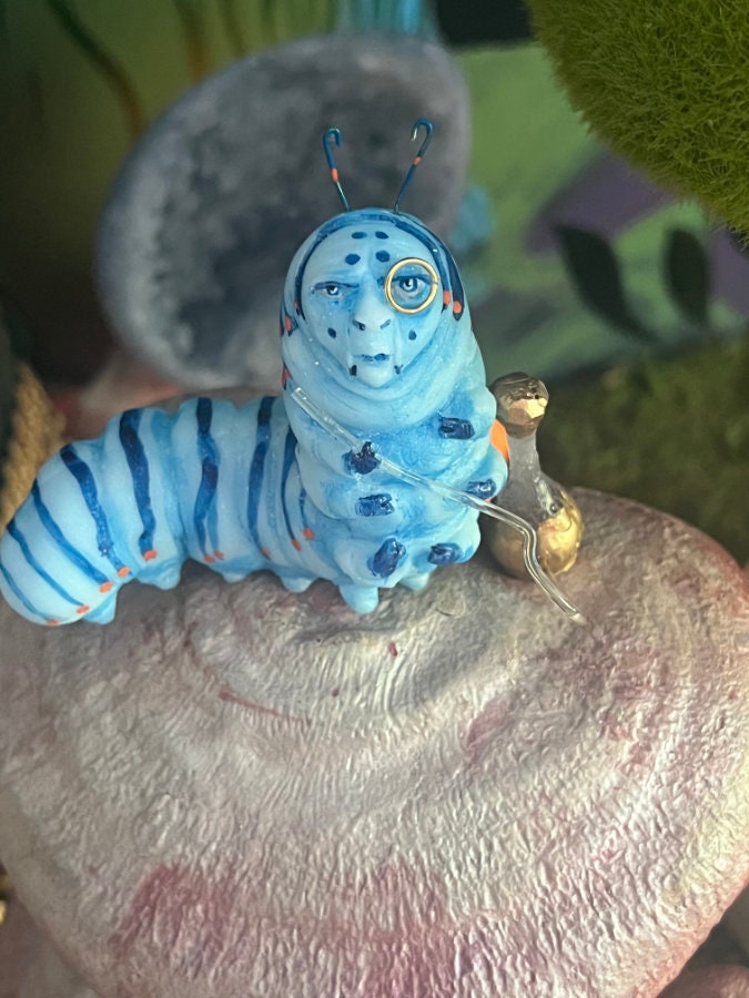 不思議の国のアリスのミニチュア「青い芋虫」サザーランド作 - Etsy 日本