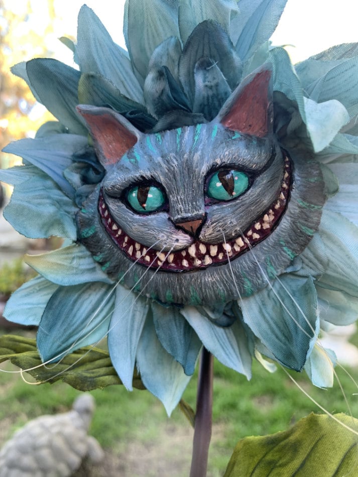 Alice in Wonderland (non) Talking Flowers 