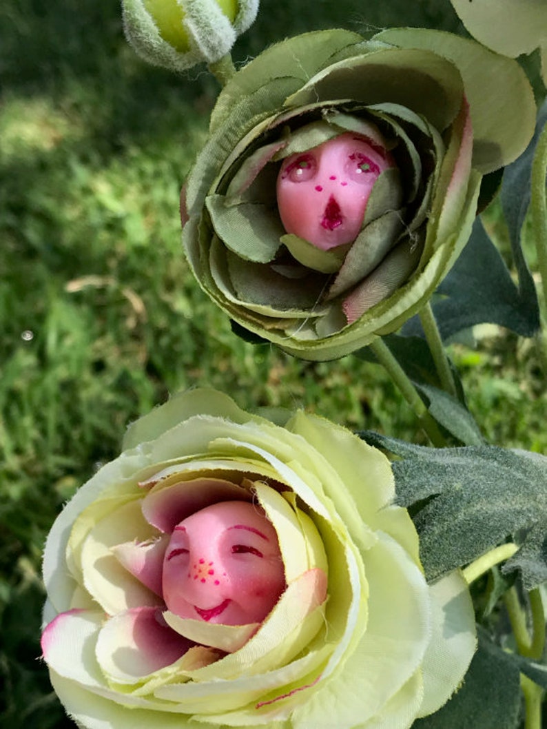 Alice in Wonderland non Talking Flowers Yellow ROSE BUDS w/ Bread and Butterfly By Sutherland image 2