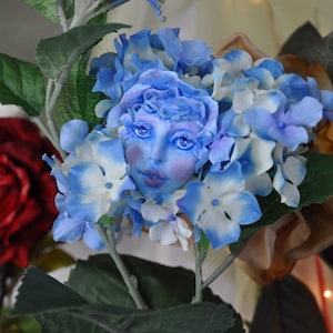 Alice in Wonderland (non) Talking Flowers &quot;LACY PETALS&quot; by Sutherland