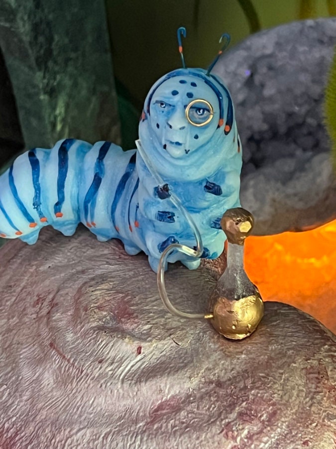 不思議の国のアリスのミニチュア「青い芋虫」サザーランド作 - Etsy 日本