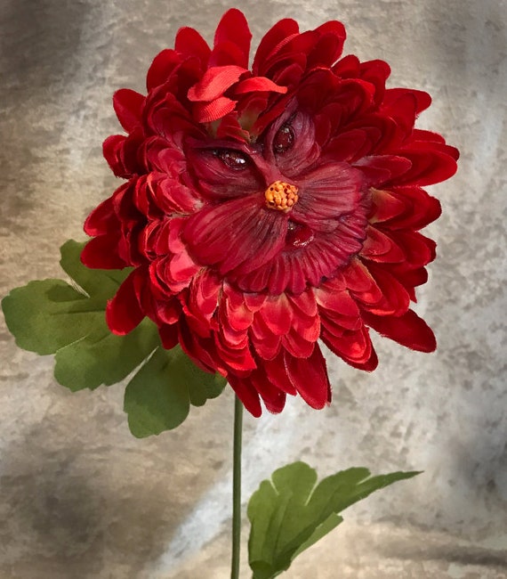 Alice in Wonderland (non)talking Flowers RED Mum