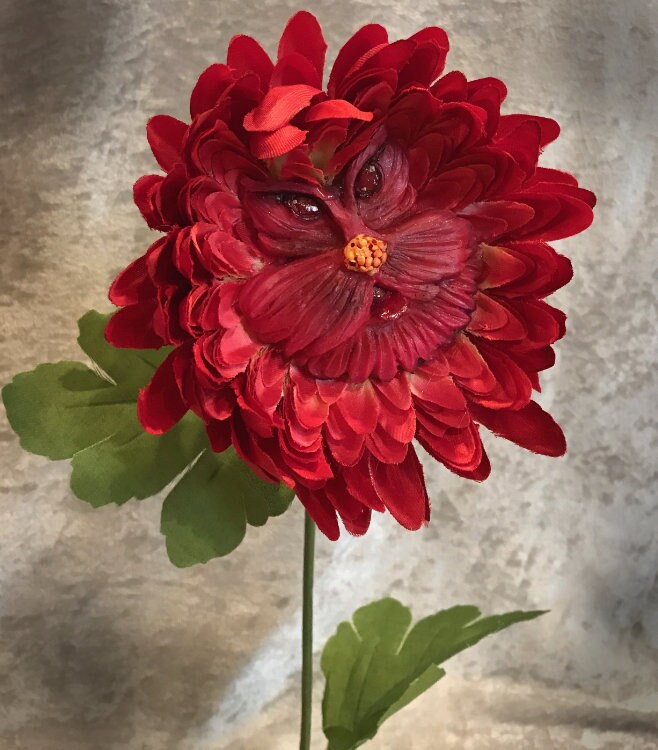 Alice in Wonderland (non)talking Flowers RED Mum
