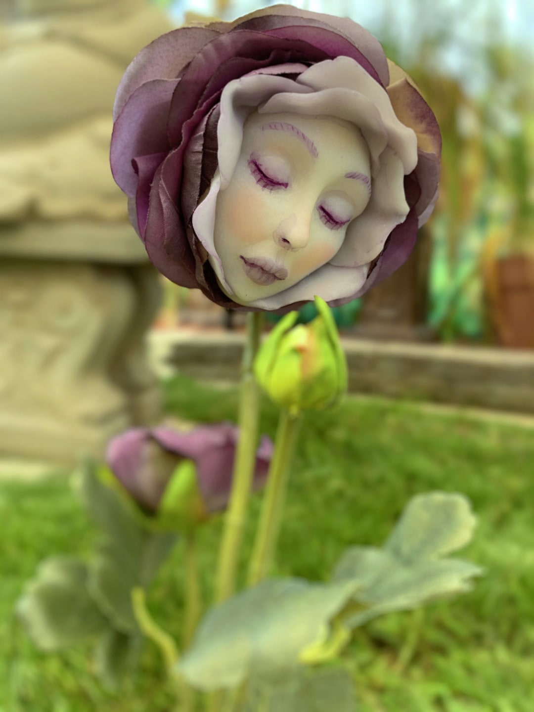 Alice in Wonderland (non)talking Flowers 