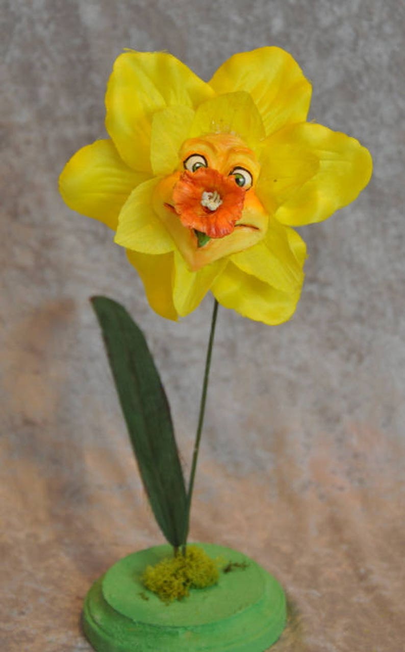 Alice in Wonderland Talking Flowers DAFFODIL SUTHERLAND | Etsy