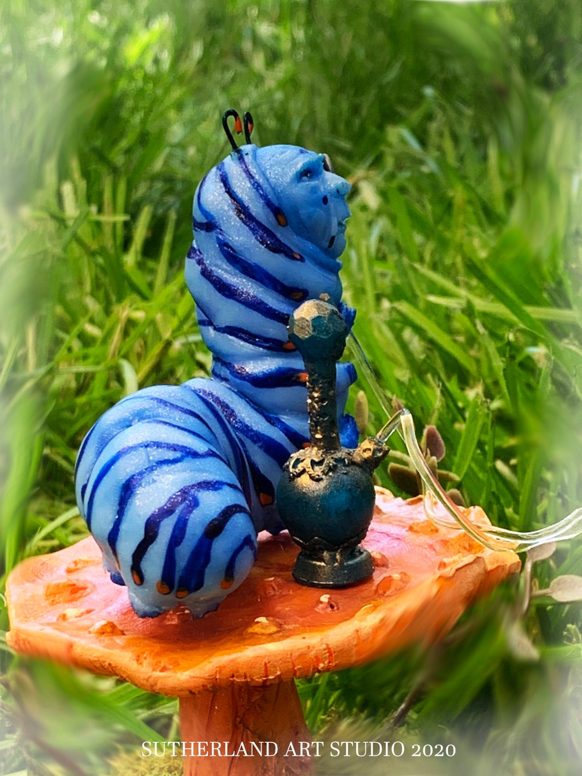 Alice im Wunderland Miniatur blaue Raupe mit Pilz Basis von Etsy Alice im Wunderland Miniatur blaue Raupe mit Pilz Basis von Etsy