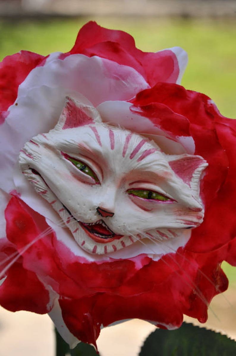 Alice in Wonderland nonTalking Flowers Painting Roses Red Series CHESHIRE Cat Flower SUTHERLAND Party Props / Displays for Tea Parties image 3